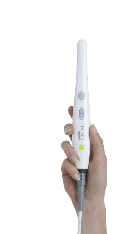 CS 1200 intraoralt kamera i hånden